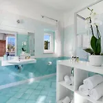 Relais Santa Lucia Oda ve Kahvaltı 3*
