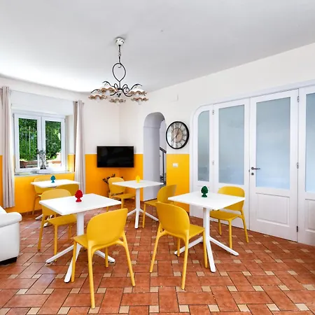 Relais Santa Lucia Oda ve Kahvaltı 3*
