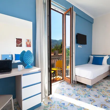 Acomodação com café da manhã  Relais Santa Lucia Sorrento