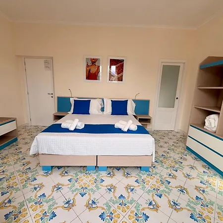 Relais Santa Lucia 3* سورينتو